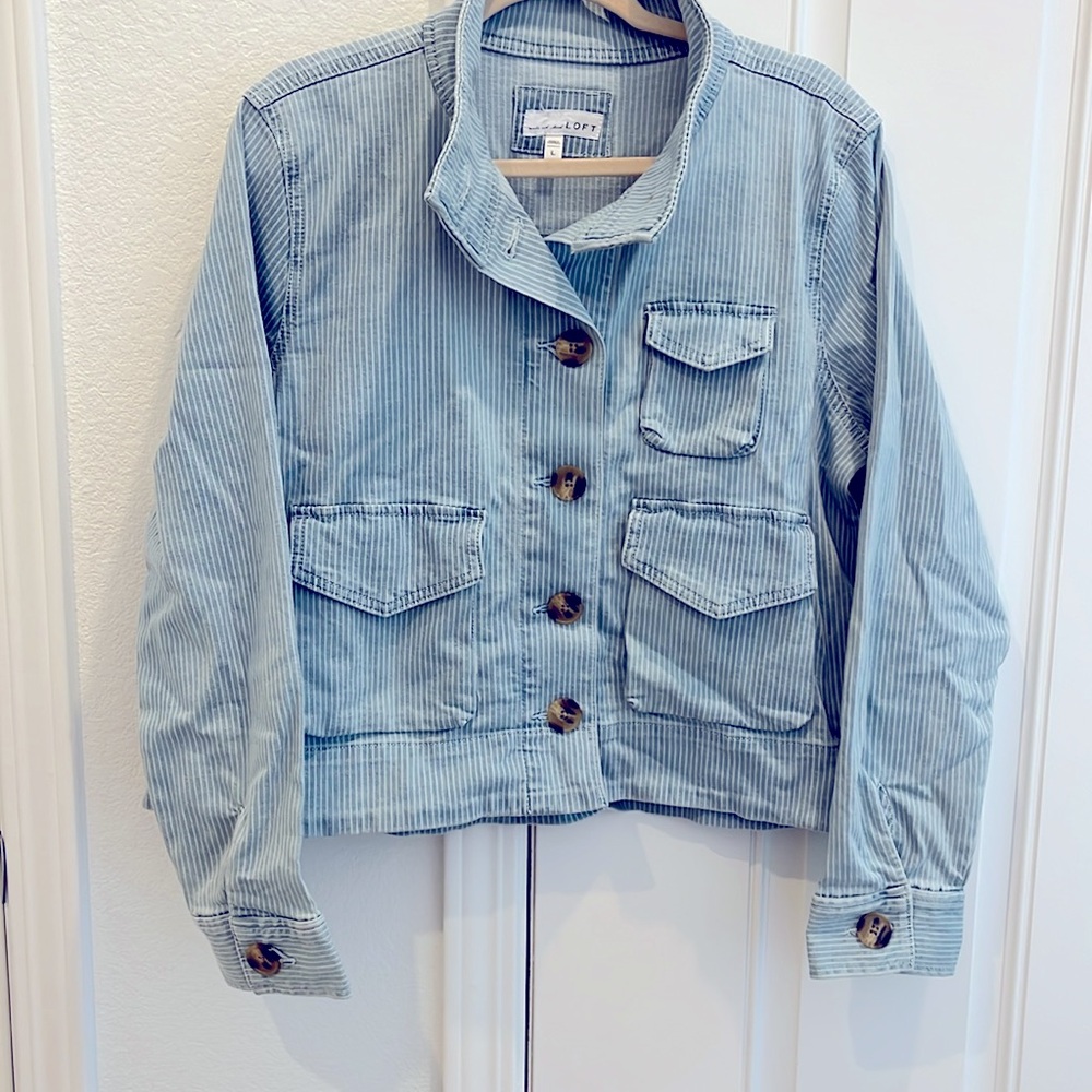LOFT Blue and Cream pinstripe Classic Denim Button up Jacket with Pockets.